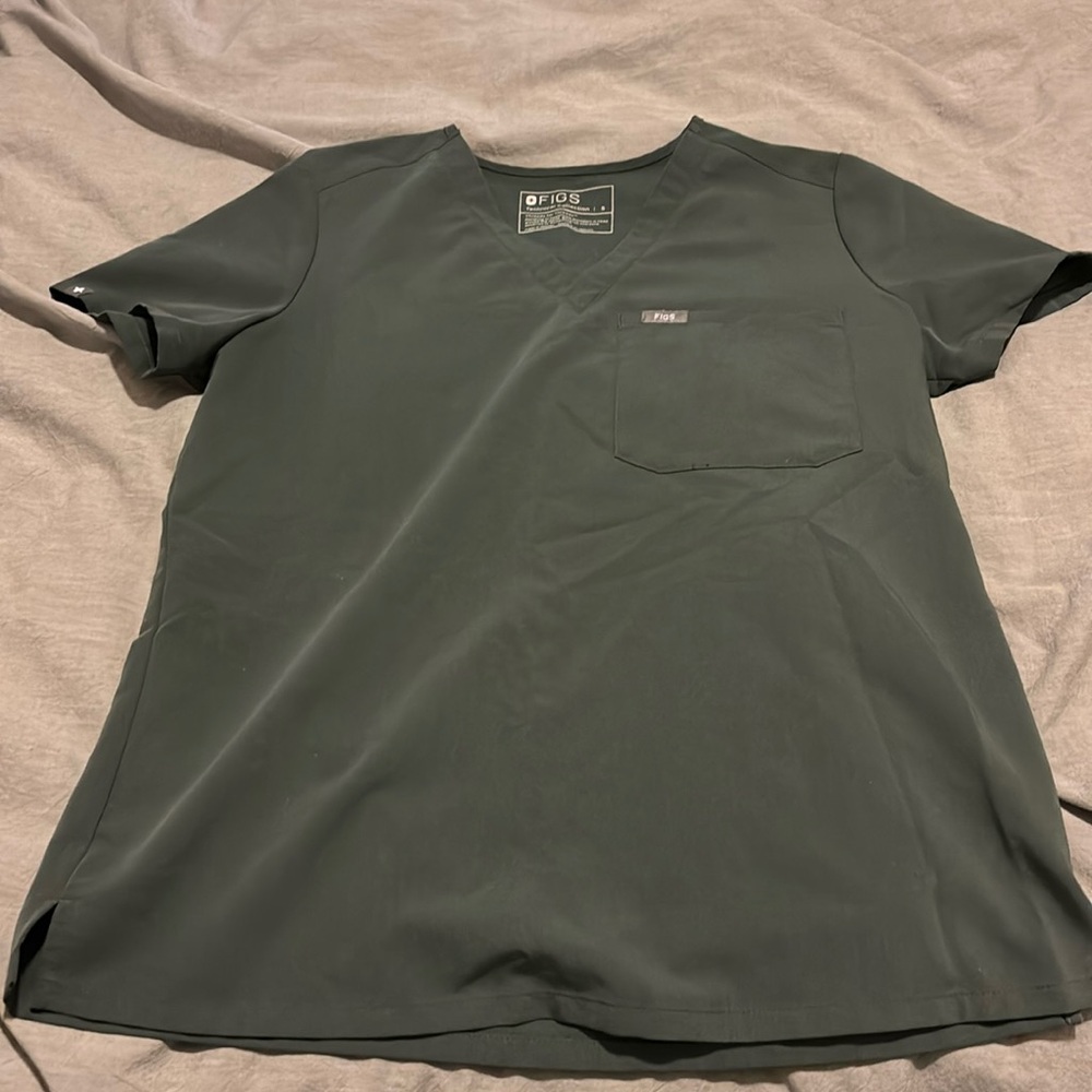 Figs scrub top